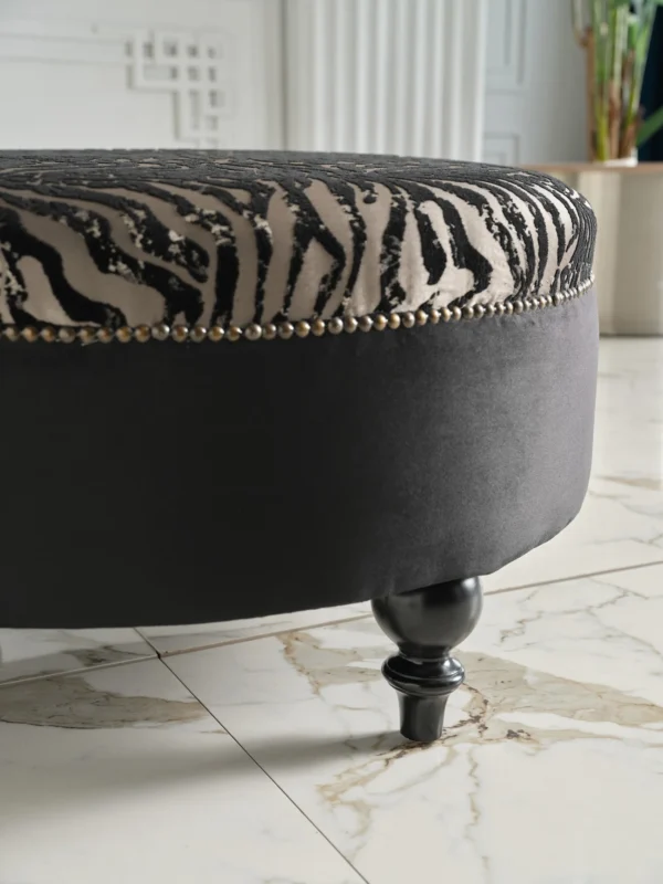 gaze-round-ottoman-comfortable-1.webp